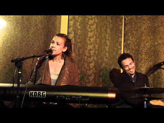 Постер Rachel Platten - Overwhelmed