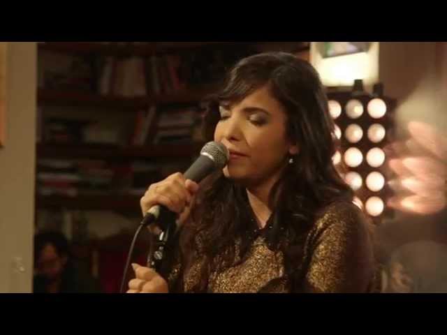 Постер Indila - Love Story