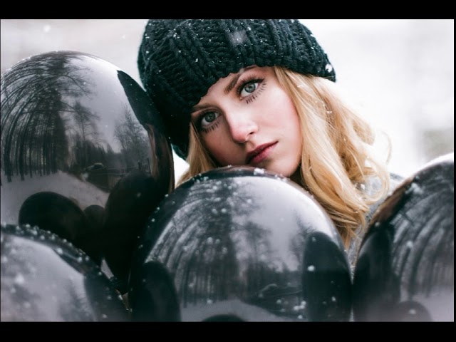 Постер ФИЧА - Она тебя целует