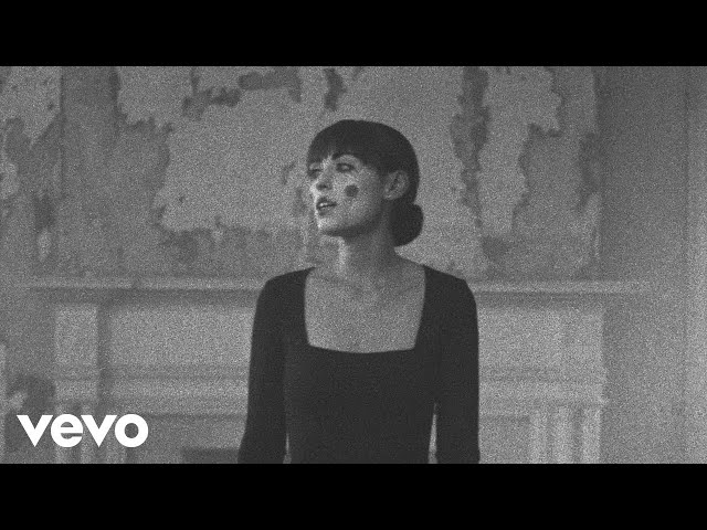 Постер Sasha Sloan - House With No Mirrors